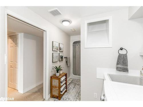 1069 Lakeshore Rd Road E, Oro-Medonte, ON - Indoor Photo Showing Bathroom