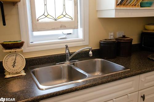 50 Flora Drive, Innisfil, ON - Indoor Photo Showing Kitchen With Double Sink