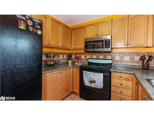 59 Nicklaus Drive, Barrie, ON - Indoor Photo Showing Kitchen