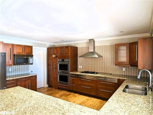 9 Landscape Drive, Oro-Medonte, ON - Indoor Photo Showing Kitchen With Double Sink