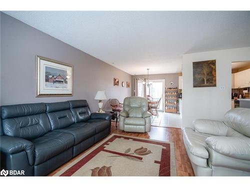 25 Pridham Crescent, Angus, ON - Indoor Photo Showing Living Room