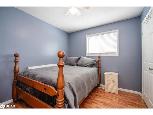 25 Pridham Crescent, Angus, ON - Indoor Photo Showing Bedroom
