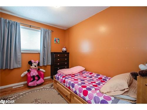 25 Pridham Crescent, Angus, ON - Indoor Photo Showing Bedroom