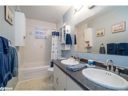 25 Pridham Crescent, Angus, ON - Indoor Photo Showing Bathroom