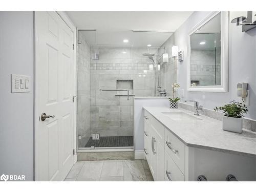 203-65 Ellen Street, Barrie, ON - Indoor Photo Showing Bathroom
