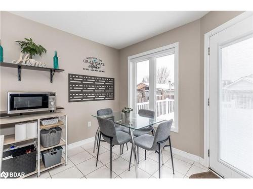 850 Leslie Drive, Innisfil, ON - Indoor Photo Showing Dining Room