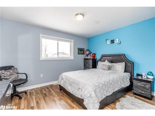 850 Leslie Drive, Innisfil, ON - Indoor Photo Showing Bedroom