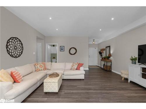 101-306 Essa Road, Barrie, ON - Indoor Photo Showing Living Room