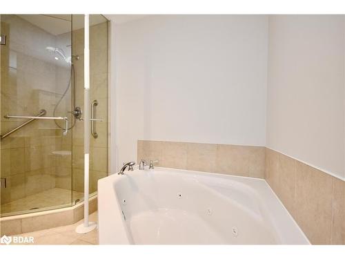 1304-37 Ellen Street Street, Barrie, ON - Indoor Photo Showing Bathroom