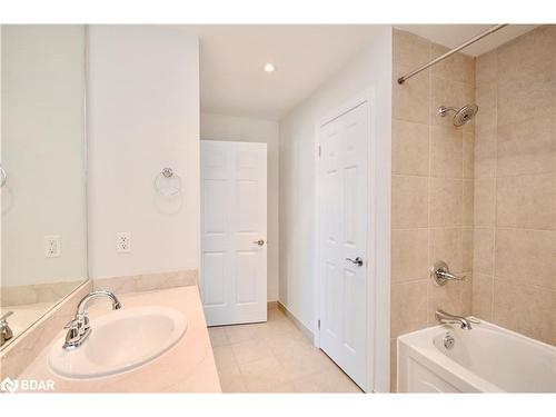 1304-37 Ellen Street Street, Barrie, ON - Indoor Photo Showing Bathroom