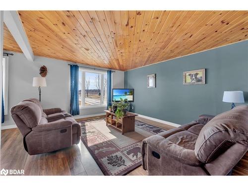 386 Bell Road, Binbrook, ON - Indoor Photo Showing Living Room