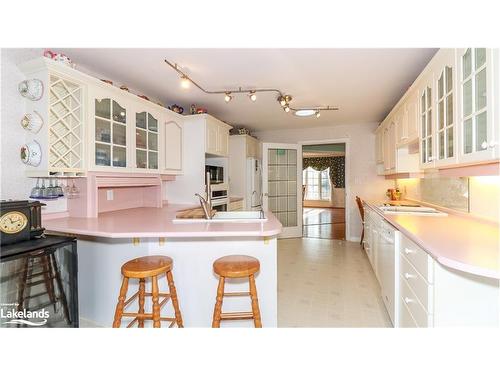 160 Gilwood Park Drive, Penetanguishene, ON - Indoor Photo Showing Kitchen With Double Sink