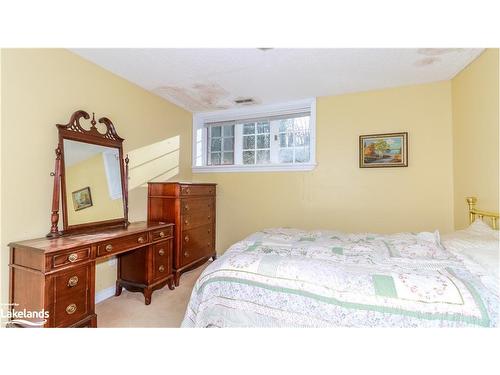 160 Gilwood Park Drive, Penetanguishene, ON - Indoor Photo Showing Bedroom