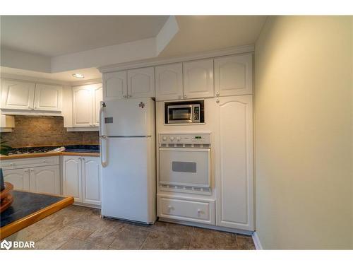 195 Bayshore Dr Drive, Brechin, ON - Indoor Photo Showing Kitchen