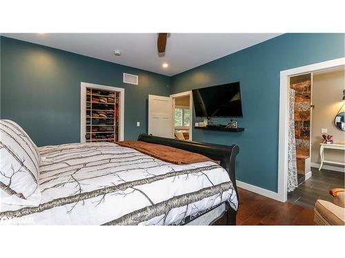 2388 Mcdonald Road, Elmvale, ON - Indoor Photo Showing Bedroom