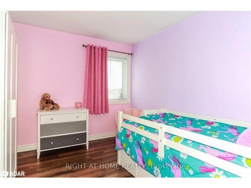 39 Whitfield Crescent, Elmvale, ON - Indoor Photo Showing Bedroom