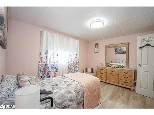 14 Western Avenue, Innisfil, ON - Indoor Photo Showing Bedroom