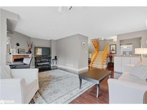 63 Shoreline Drive, Bracebridge, ON - Indoor Photo Showing Living Room