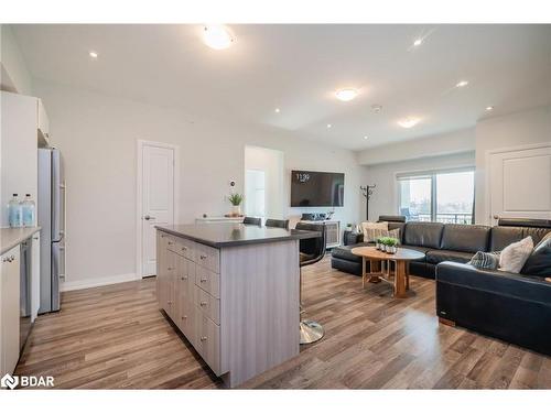 302-299 Cundles Road, Barrie, ON - Indoor