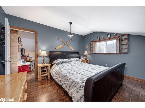 1309 Temple Avenue, Innisfil, ON - Indoor Photo Showing Bedroom