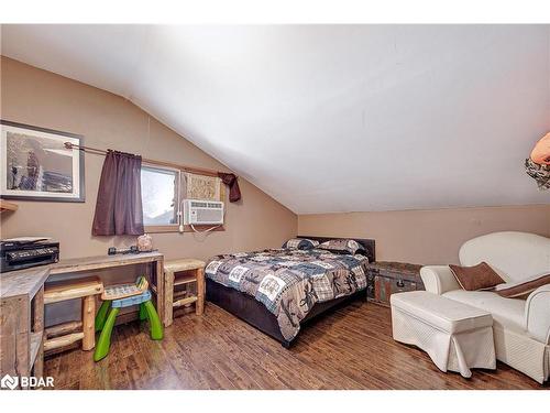 1309 Temple Avenue, Innisfil, ON - Indoor Photo Showing Bedroom