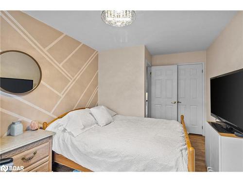 31-7 Briarwood Drive, Alliston, ON - Indoor Photo Showing Bedroom