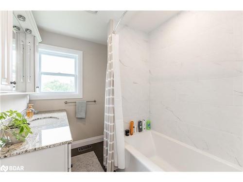7830 County Rd 169, Washago, ON - Indoor Photo Showing Bathroom