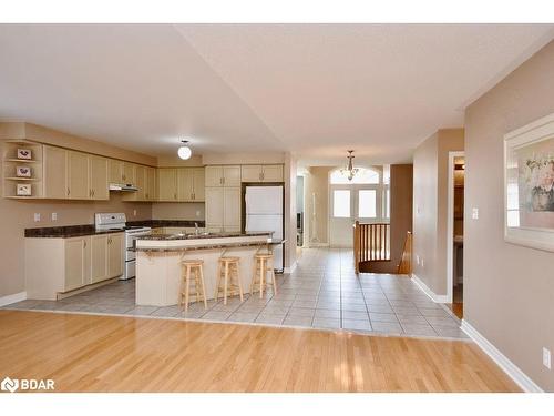 46 Jewel House Lane, Barrie, ON - Indoor Photo Showing Kitchen