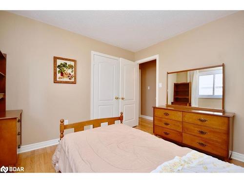 46 Jewel House Lane, Barrie, ON - Indoor Photo Showing Bedroom
