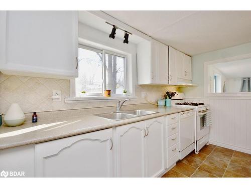 179 Melrose Avenue, Wasaga Beach, ON - Indoor Photo Showing Kitchen With Double Sink