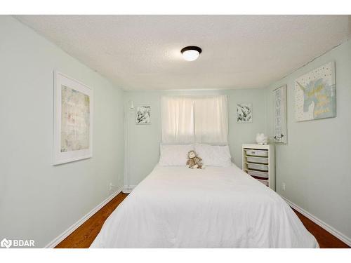 179 Melrose Avenue, Wasaga Beach, ON - Indoor Photo Showing Bedroom