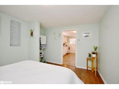 179 Melrose Avenue, Wasaga Beach, ON - Indoor Photo Showing Bedroom