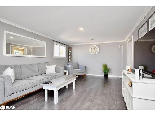 179 Melrose Avenue, Wasaga Beach, ON - Indoor Photo Showing Living Room