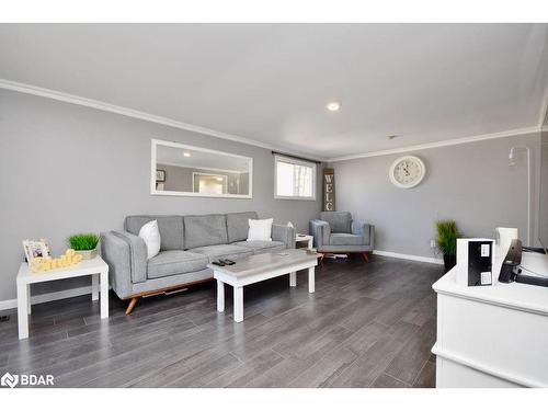 179 Melrose Avenue, Wasaga Beach, ON - Indoor Photo Showing Living Room