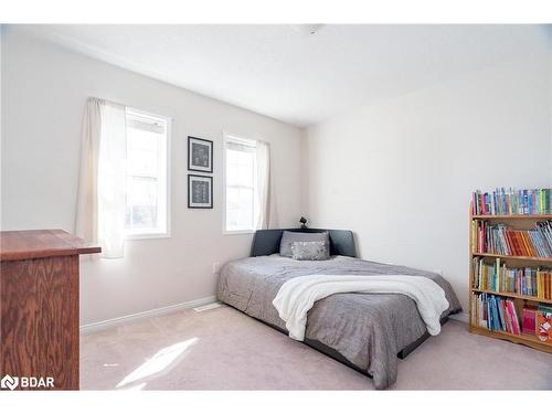 75 Maplewood Drive, Angus, ON - Indoor Photo Showing Bedroom