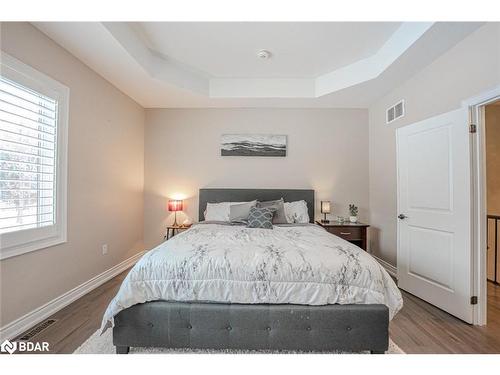 27 Houben Crescent, Oro-Medonte, ON - Indoor Photo Showing Bedroom