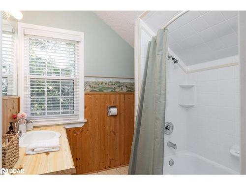 248023 5 Side Road, Mono, ON - Indoor Photo Showing Bathroom