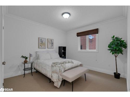 415 Little Avenue, Barrie, ON - Indoor Photo Showing Bedroom