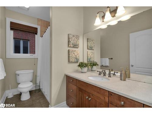 415 Little Avenue, Barrie, ON - Indoor Photo Showing Bathroom