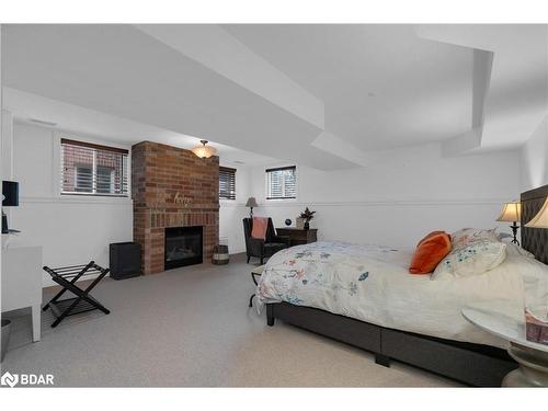 415 Little Avenue, Barrie, ON - Indoor Photo Showing Bedroom