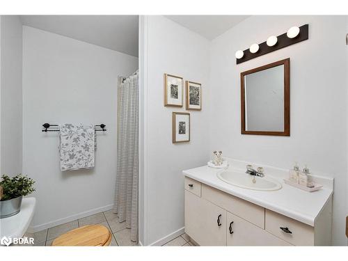 1047 Sands Road, Minett, ON - Indoor Photo Showing Bathroom