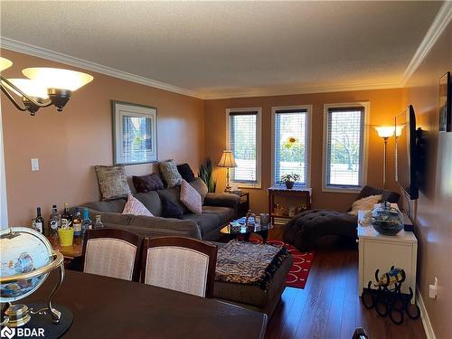 4 Campbell Avenue, Oro-Medonte, ON - Indoor Photo Showing Living Room