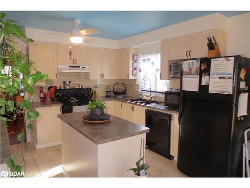 4 Campbell Avenue, Oro-Medonte, ON - Indoor Photo Showing Kitchen