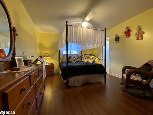 4 Campbell Avenue, Oro-Medonte, ON - Indoor Photo Showing Bedroom