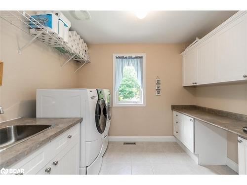 35 Reillys Run, Minesing, ON - Indoor Photo Showing Laundry Room