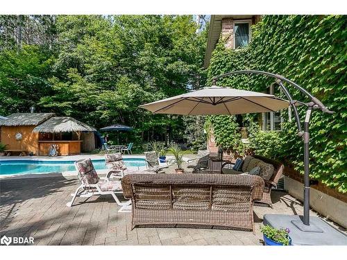 35 Reillys Run, Minesing, ON - Outdoor With In Ground Pool