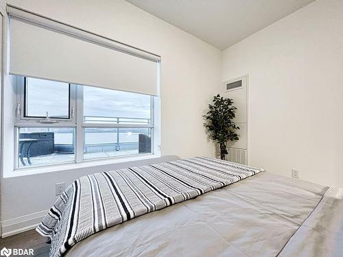 1105-58 Lakeside Terrace, Barrie, ON - Indoor Photo Showing Bedroom