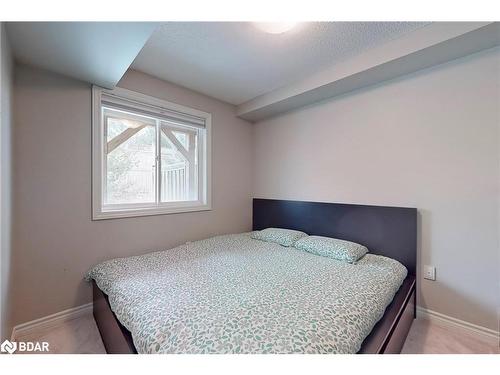 57 Ferndale Drive S, Barrie, ON - Indoor Photo Showing Bedroom