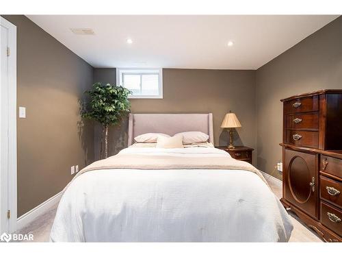 20 Prince William Way, Barrie, ON - Indoor Photo Showing Bedroom