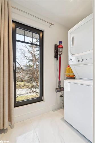 118 Vancouver Street, Barrie, ON - Indoor Photo Showing Laundry Room